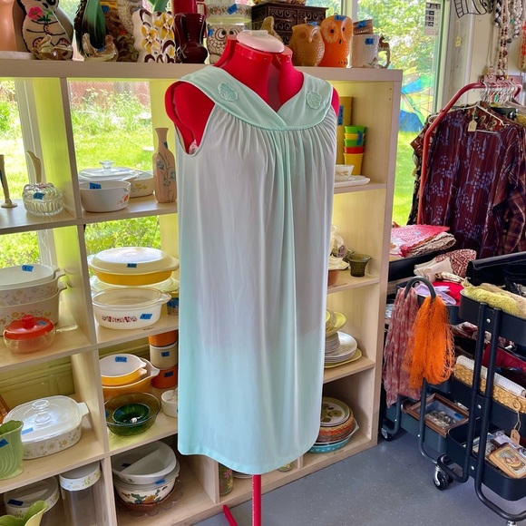 VINTAGE Nightgown and Robe Set - Picture 7 of 16